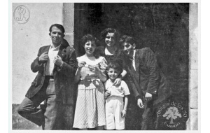 1950 - Delante de la ferreteria A. Pena